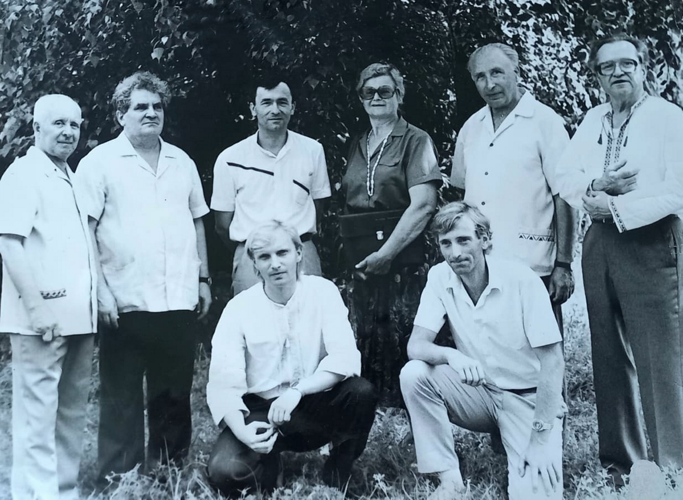 Перші дослідники діяльності Попівської академії (1983). Фото надав Анатолій Близнюк